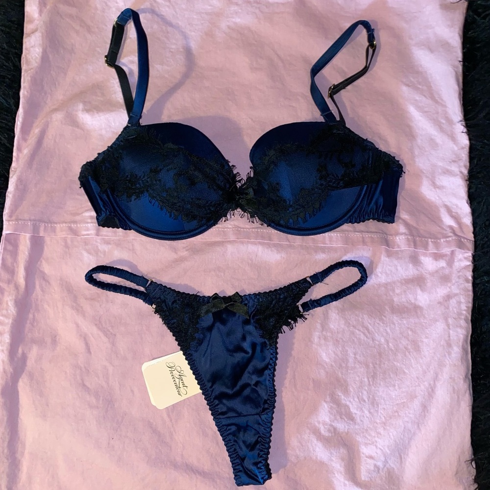Agent Provocateur Stephanee navy set bra 32d & thong size 3 (medium)
